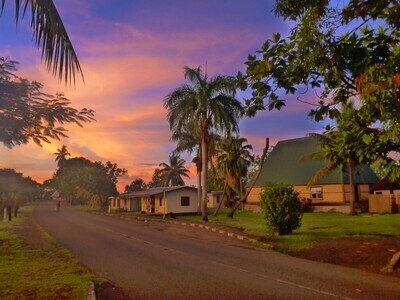Fijian Village and Mudpool Hotspring Tour